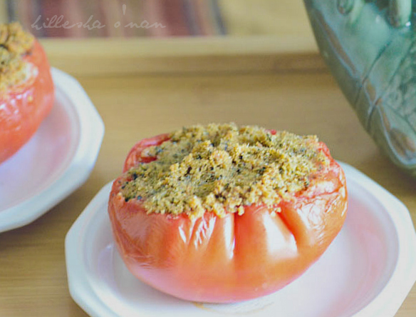 Healthy vegetarian and vegan stuffed tomato with Massel Ultracube